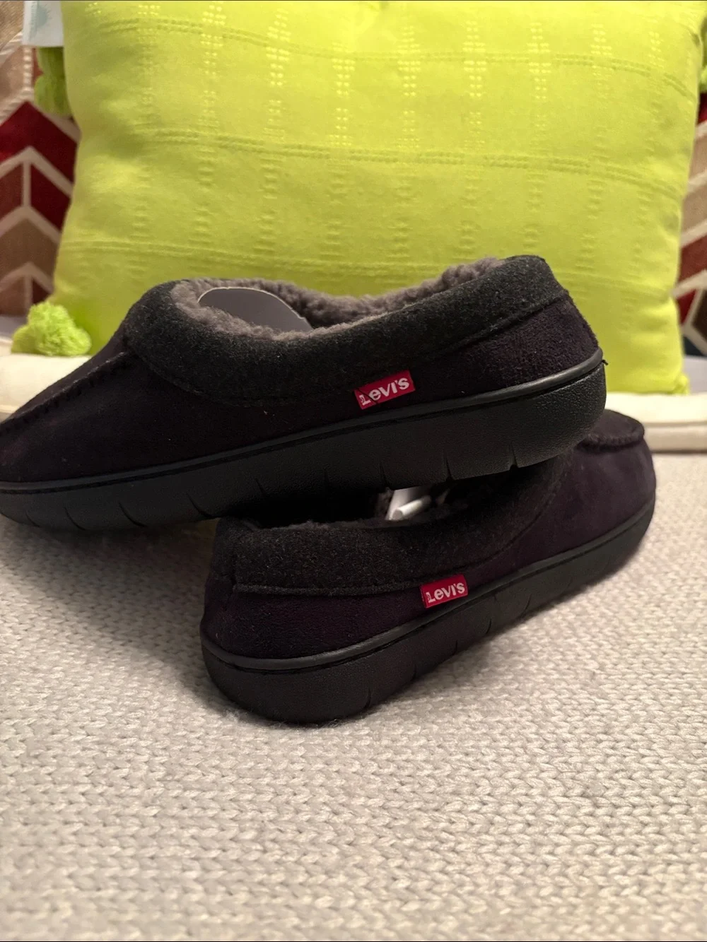 NIB Levi’s Memory Foam Unisex Slippers Medium Size 8-9